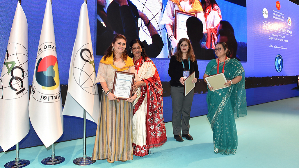 y award woman 1028 x 578
